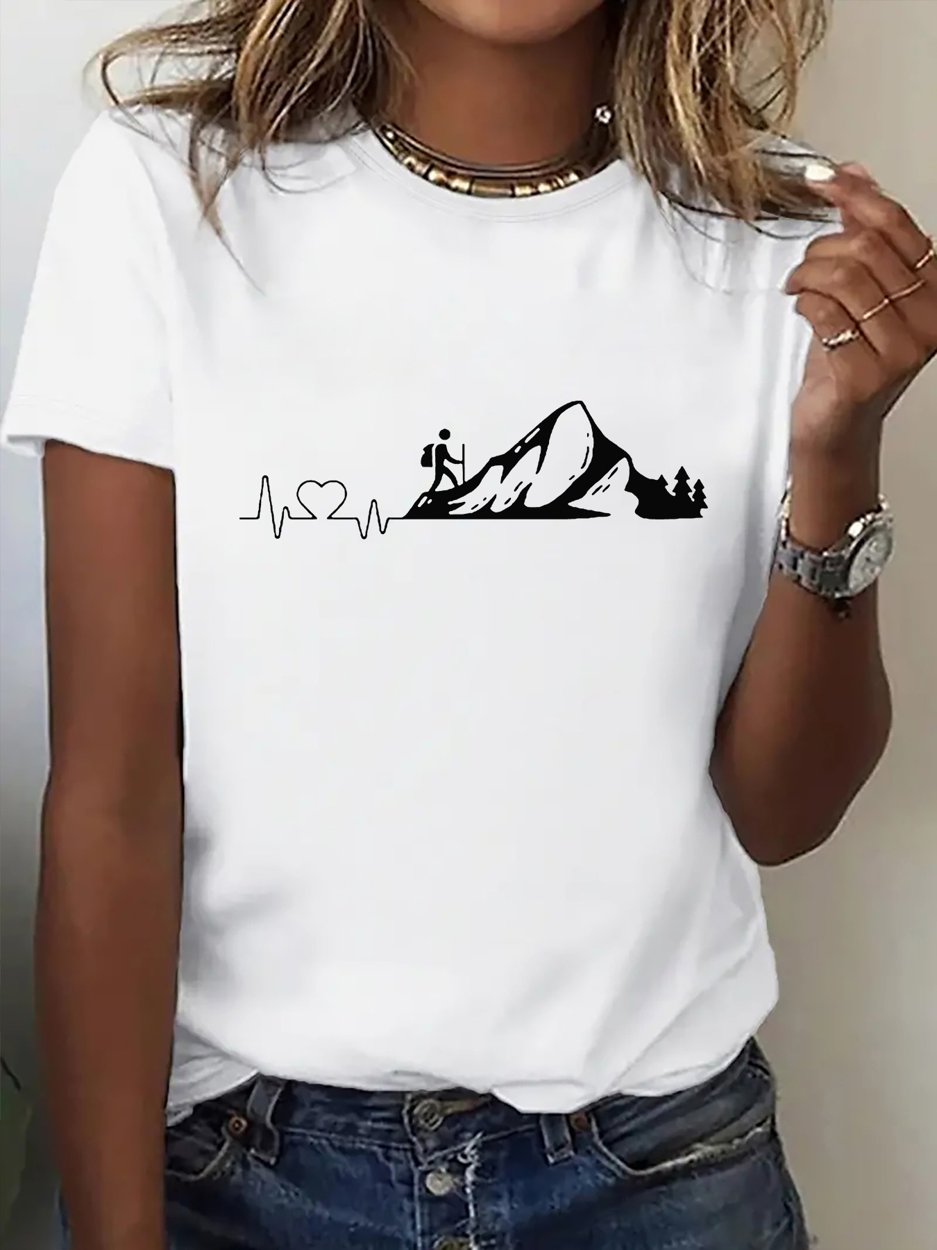 Outdoor Adventure Films - ハイキング、山、心臓の鼓動をモチーフにしたプリント、レディースTシャツ、アウトドアアドベンチャー、ウォーカー、グラフィックTシャツ、半袖、カジュアル、普段使い、ストリートファッション、女性用トップス。
