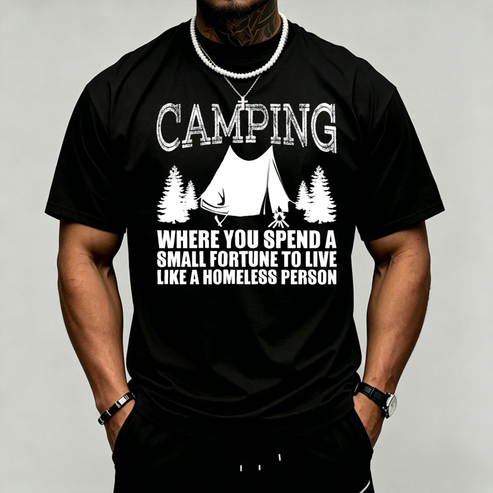 Outdoor Adventure Quotes Short - キャンプテント パインツリー グラフィック メンズ Tシャツ ユーモア引用プリント